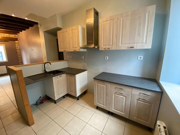 À louer ! Charmante maison en pierres au coeur de Ciry-le-Noble