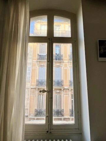 13001 - Rue SENAC - T4 - 91 m2 - BOURGEOIS - vendu avec CAVE. 322 200 euro