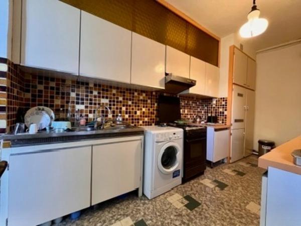 13001 - Rue SENAC - T4 - 91 m2 - BOURGEOIS - vendu avec CAVE. 322 200 euro