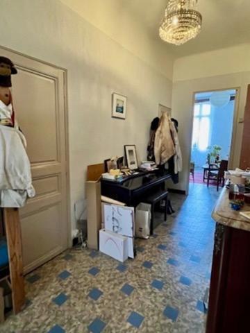 13001 - Rue SENAC - T4 - 91 m2 - BOURGEOIS - vendu avec CAVE. 322 200 euro