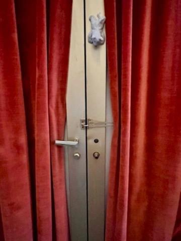 13001 - Rue SENAC - T4 - 91 m2 - BOURGEOIS - vendu avec CAVE. 322 200 euro