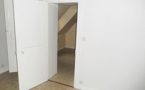 Appartement à louer    1 pièce •  Chevincourt