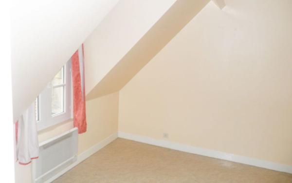 Appartement à louer    1 pièce •  Chevincourt