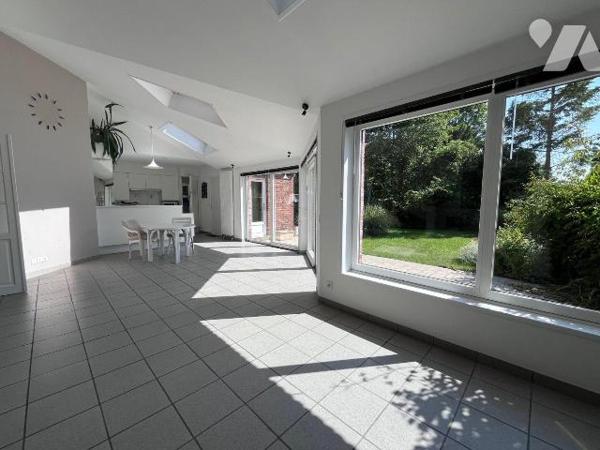 HAZEBROUCK - Hyper centre / A deux pas du jardin public 
Très jolie maison de famille, lumineu...