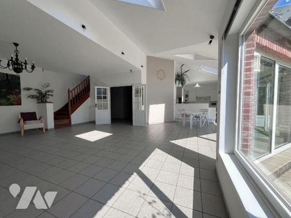 HAZEBROUCK - Hyper centre / A deux pas du jardin public 
Très jolie maison de famille, lumineu...