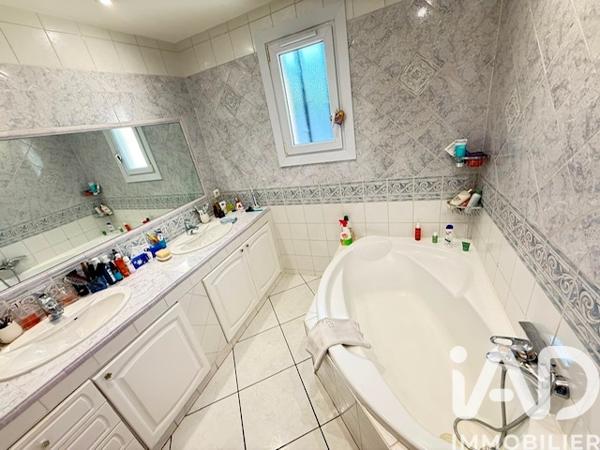 Maison à vendre 7 pièces 236 m² Cagnes-sur-Mer