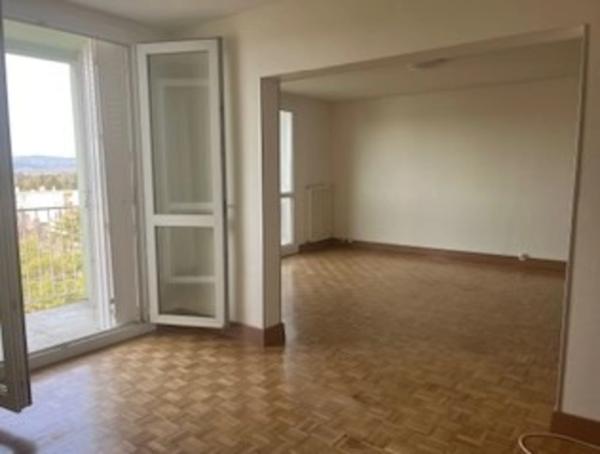 DROME PROVENCALE, sud Montélimar, vue dégagée pour ce bel appartement à louer au 6è ét avec ascenseur et 3 balcons