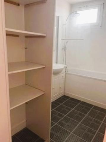 DROME PROVENCALE, sud Montélimar, vue dégagée pour ce bel appartement à louer au 6è ét avec ascenseur et 3 balcons