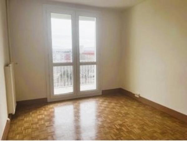 DROME PROVENCALE, sud Montélimar, vue dégagée pour ce bel appartement à louer au 6è ét avec ascenseur et 3 balcons