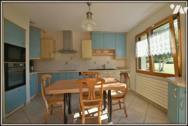 GRANDE LONGERE RENOVEE PROCHE DU CENTRE DU RHEU AVEC GRAND TERRAIN