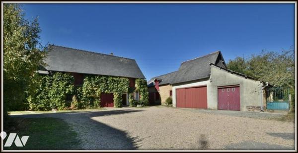 GRANDE LONGERE RENOVEE PROCHE DU CENTRE DU RHEU AVEC GRAND TERRAIN