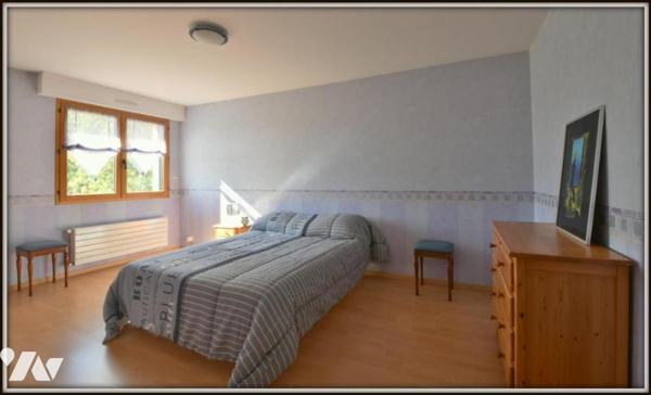 GRANDE LONGERE RENOVEE PROCHE DU CENTRE DU RHEU AVEC GRAND TERRAIN