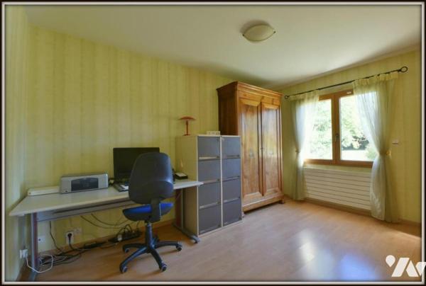 GRANDE LONGERE RENOVEE PROCHE DU CENTRE DU RHEU AVEC GRAND TERRAIN