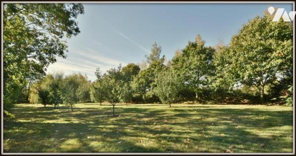 GRANDE LONGERE RENOVEE PROCHE DU CENTRE DU RHEU AVEC GRAND TERRAIN