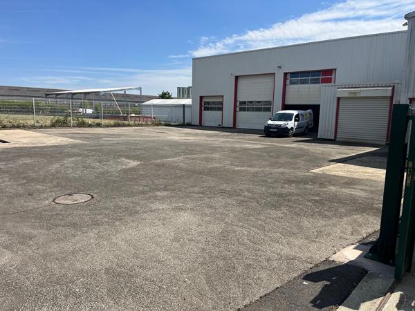 Local d'activité Laval 384 m2