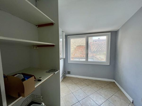 Local commercial à vendre |  Fontenay-le-Comte |  Murs | 70 m²