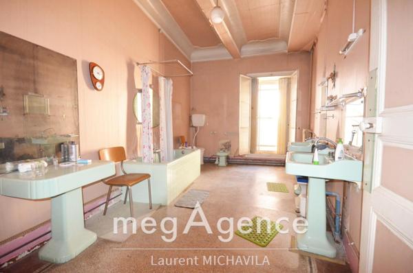 Maison à VILLENEUVE-LES-BEZIERS, 34420 - 13 pièces 300m²