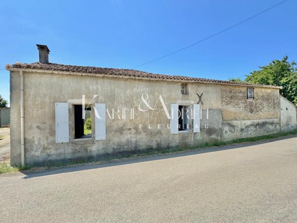 MAISON EN PIERRE À RÉNOVER OFFRANT UN BEAU POTENTIEL