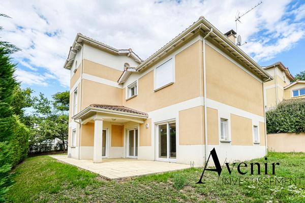 Maison à Francheville de 200 m2 - 5 chambres - Terrain de 840m2 Francheville Maison à Francheville de 200 m2 - 5 chambres - Terrain de 840m2 Francheville