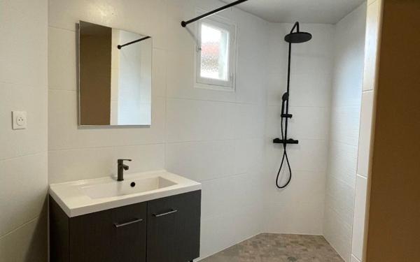 Maison à louer    3 pièces • 108 m2 Saint-Justin