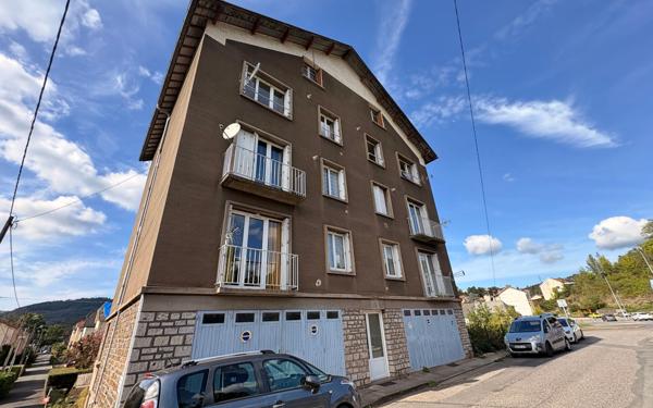 Immeuble à vendre    18 pièces •  Decazeville