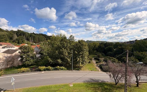 Immeuble à vendre    18 pièces •  Decazeville