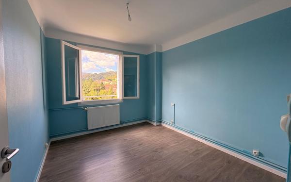 Immeuble à vendre    18 pièces •  Decazeville