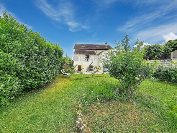 Maison familiale 3 chambres avec jardin de plus de 1 000 m²