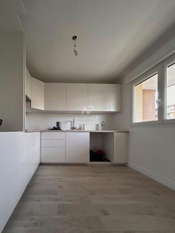 Appartement Poissy 4 pièce(s) 79.97 m2 Loyer 1 700 €/mois charges comprises **  - Référence  9229