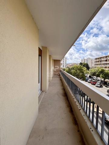 Appartement Poissy 4 pièce(s) 79.97 m2 Loyer 1 700 €/mois charges comprises **  - Référence  9229