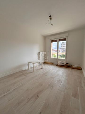 Appartement Poissy 4 pièce(s) 79.97 m2 Loyer 1 700 €/mois charges comprises **  - Référence  9229