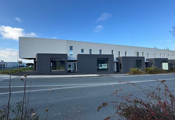 Local commercial 1990 € HT Rochefort 135,77 m2 Rochefort Local commercial 1990 € HT Rochefort 135,77 m2 Rochefort