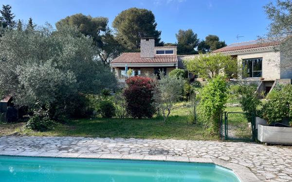 Maison à vendre    9 pièces •  Saint-Georges-d'Orques