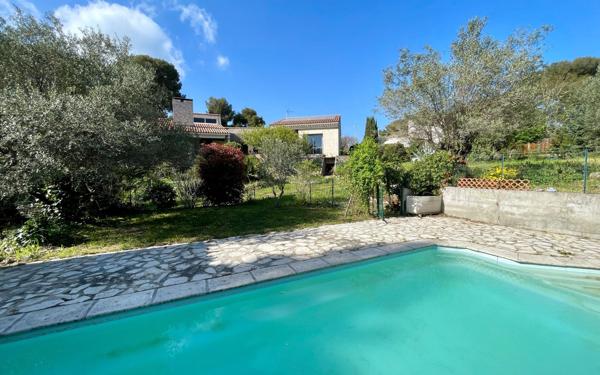 Maison à vendre    9 pièces •  Saint-Georges-d'Orques