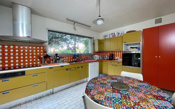 Maison à vendre    9 pièces •  Saint-Georges-d'Orques