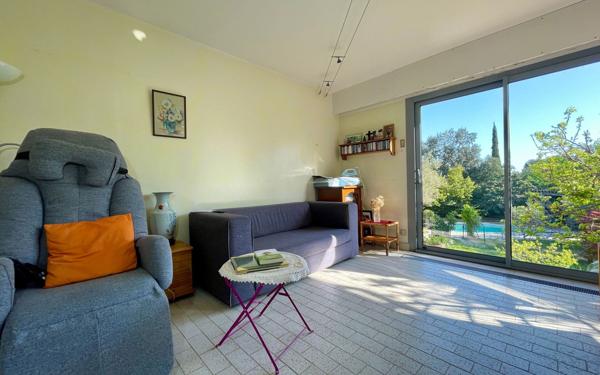 Maison à vendre    9 pièces •  Saint-Georges-d'Orques