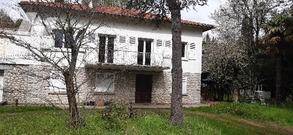 A vendre DAUMAZAN grande maison sur un étage sur un jardin de 14000m²