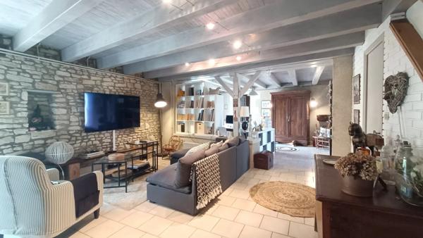 MAISON 4 CHAMBRES AVEC PISCINE AMBERRE