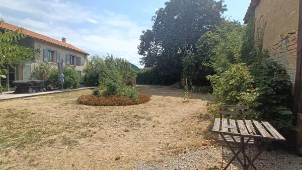 MAISON 4 CHAMBRES AVEC PISCINE AMBERRE