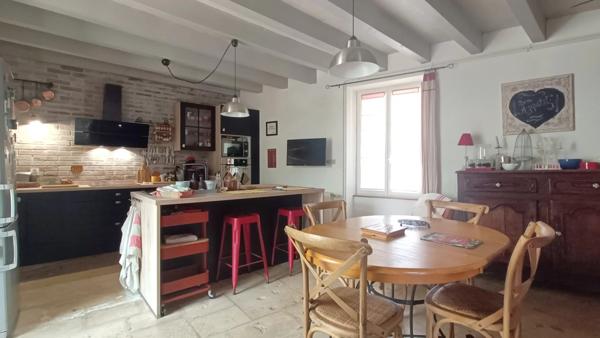 MAISON 4 CHAMBRES AVEC PISCINE AMBERRE
