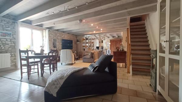 MAISON 4 CHAMBRES AVEC PISCINE AMBERRE