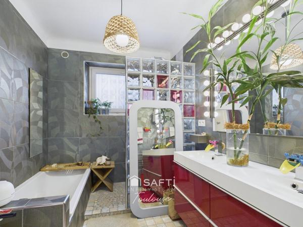 Maison spacieuse avec dépendances et piscine