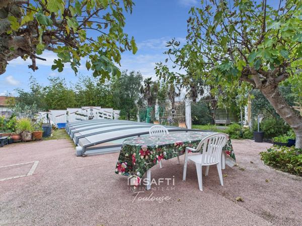 Maison spacieuse avec dépendances et piscine