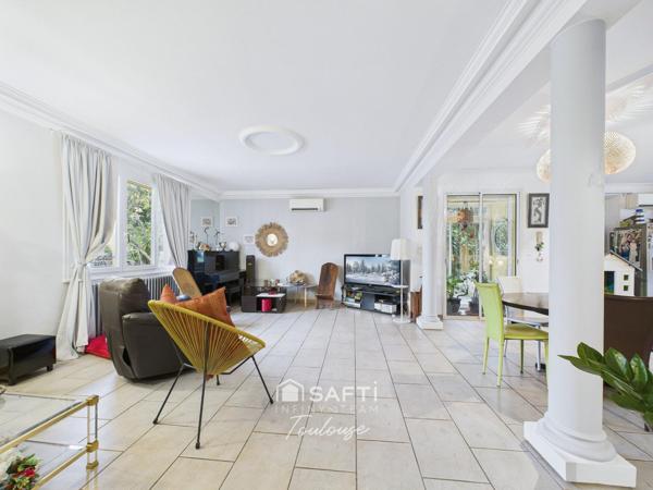 Maison spacieuse avec dépendances et piscine