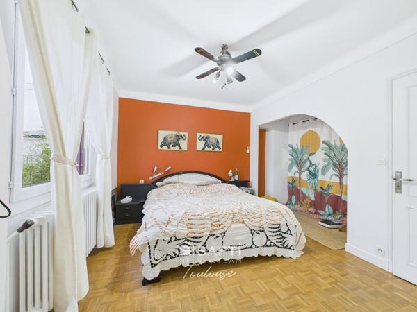 Maison spacieuse avec dépendances et piscine