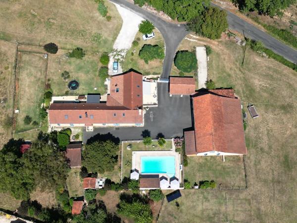 Maison de 5 chambres avec potentiel de revenu près de Gourdon