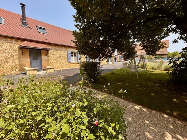 Maison de 5 chambres avec potentiel de revenu près de Gourdon