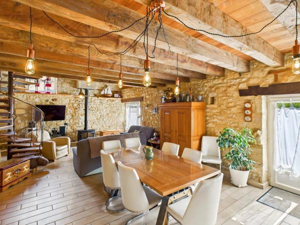 Maison de 5 chambres avec potentiel de revenu près de Gourdon
