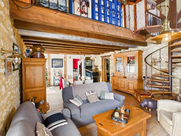 Maison de 5 chambres avec potentiel de revenu près de Gourdon