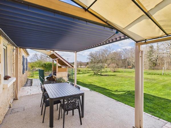 Maison de 5 chambres avec potentiel de revenu près de Gourdon